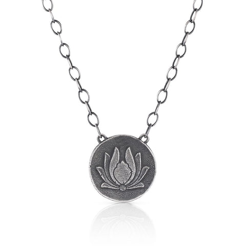 Plain Lotus Necklace