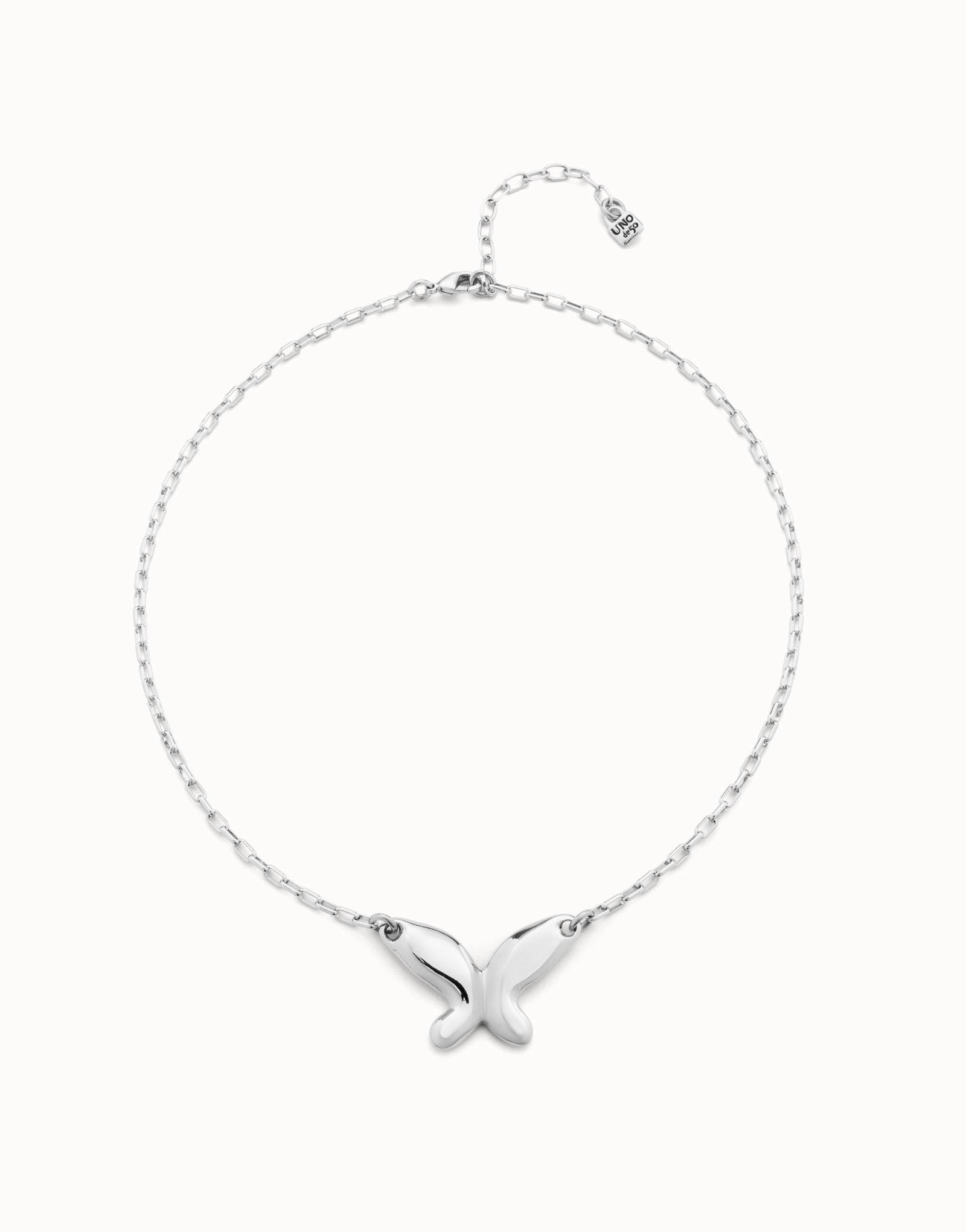 Short link chain pendant necklace with butterfly