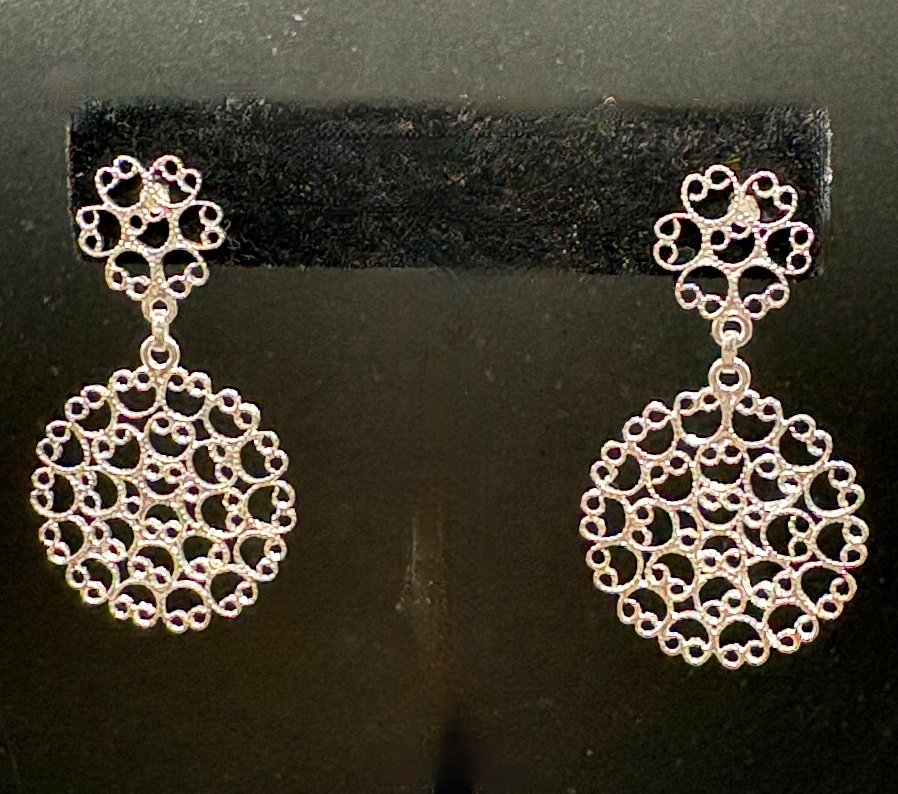 Filigree Circle Shape Posts
