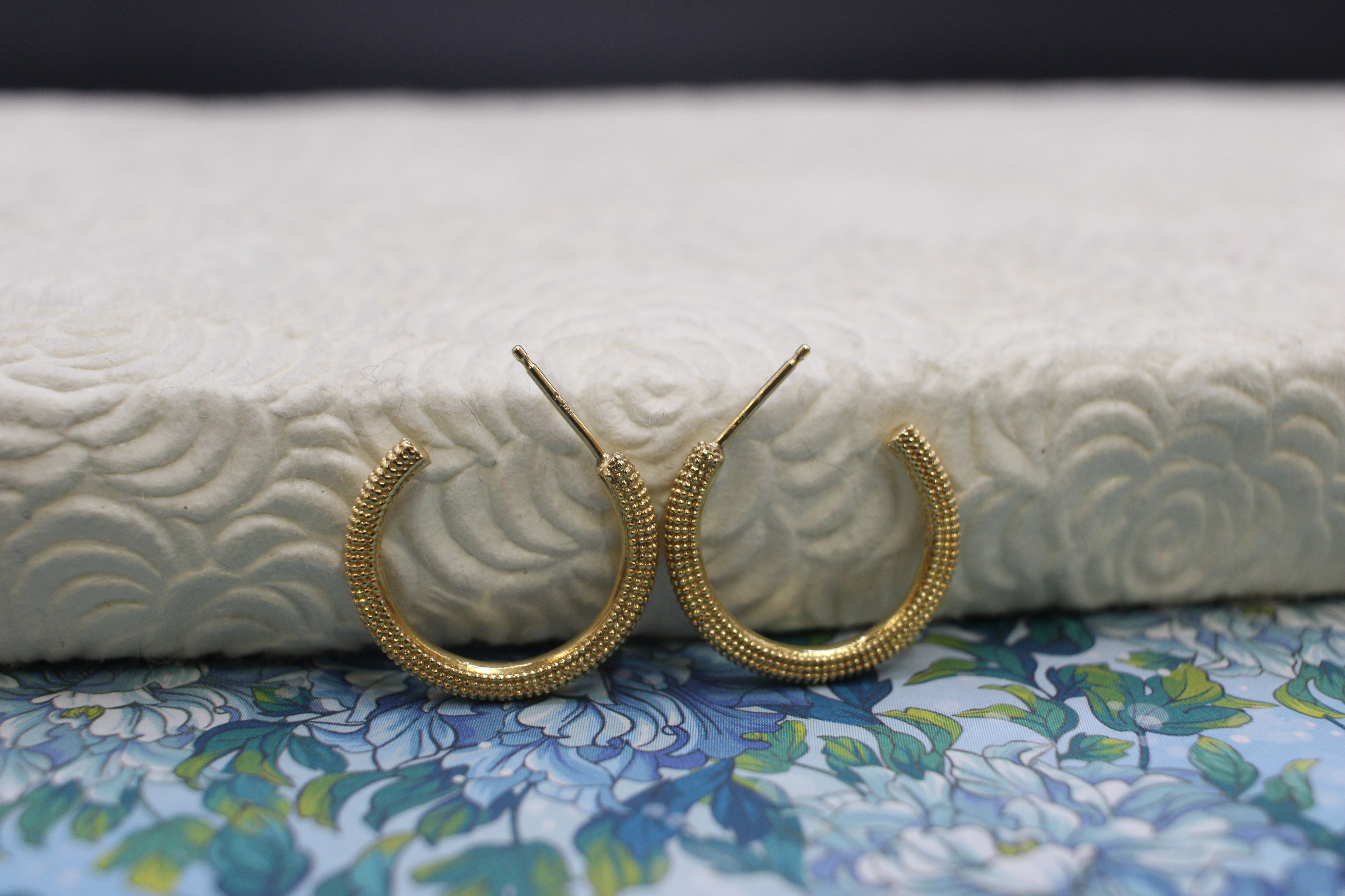 JAYA 14K Hoop