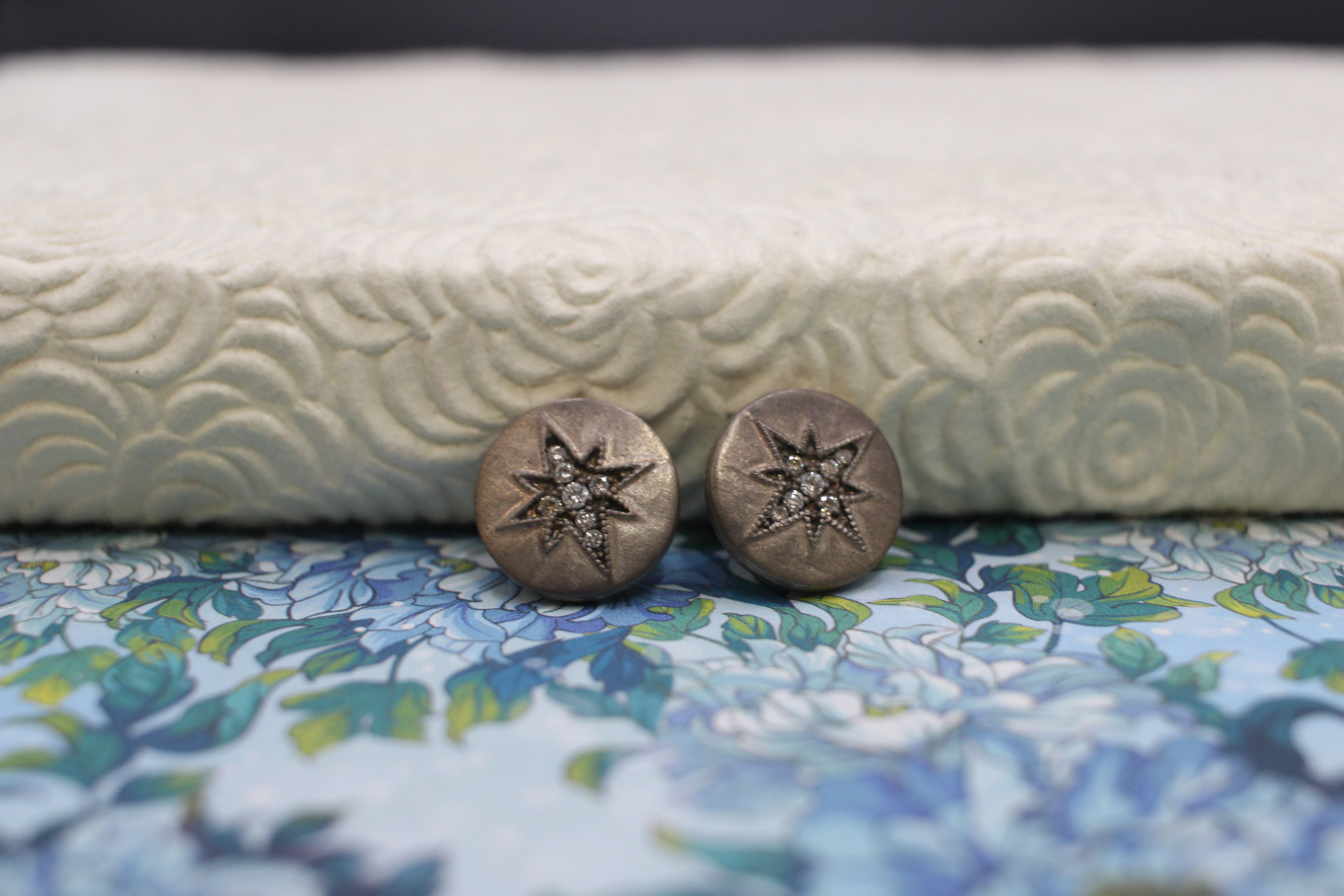 NEVE Star Studs