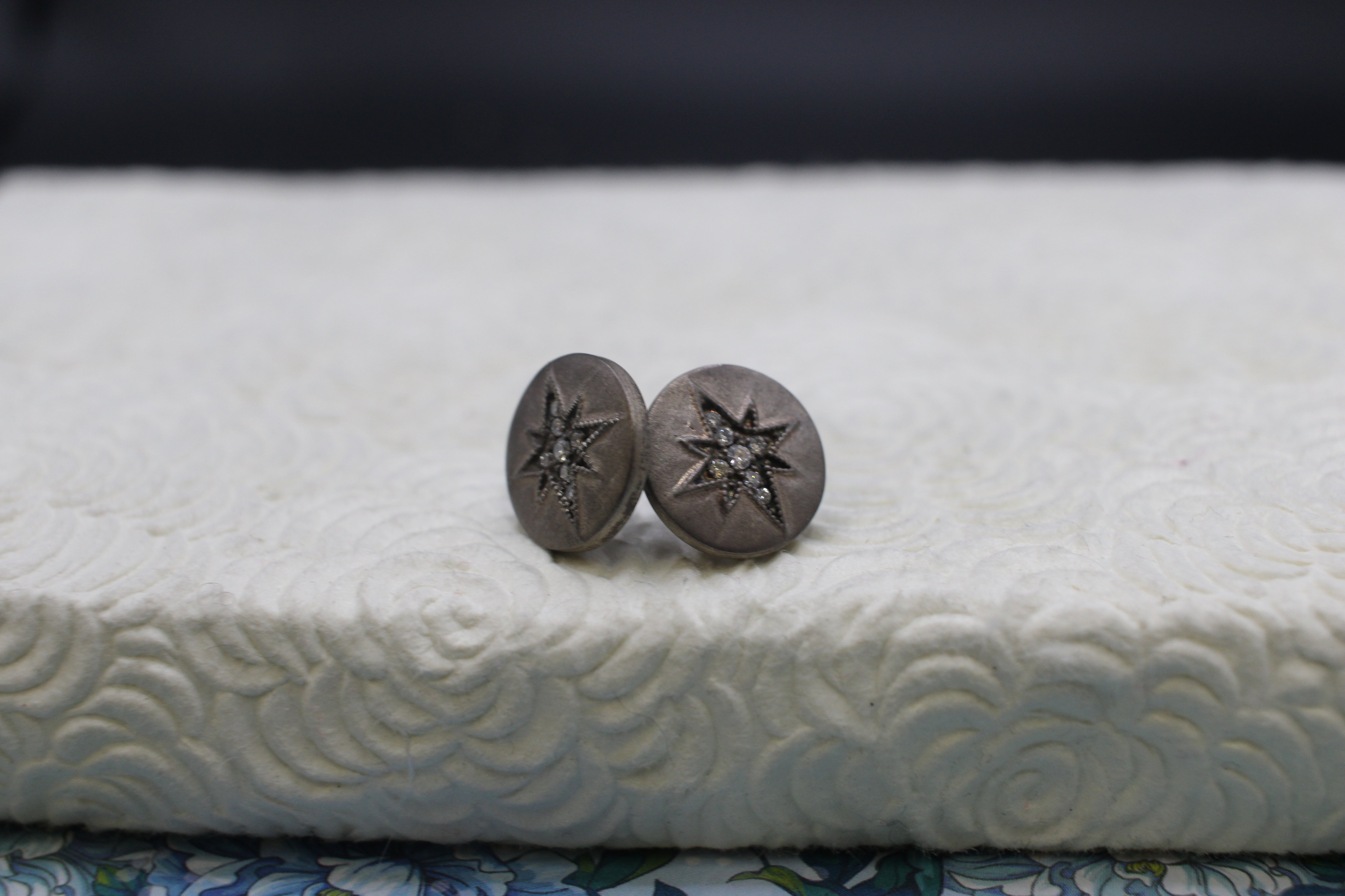 NEVE Star Studs