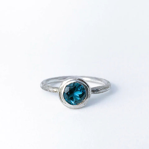 Bezel Pebble Ring - London Blue Topaz