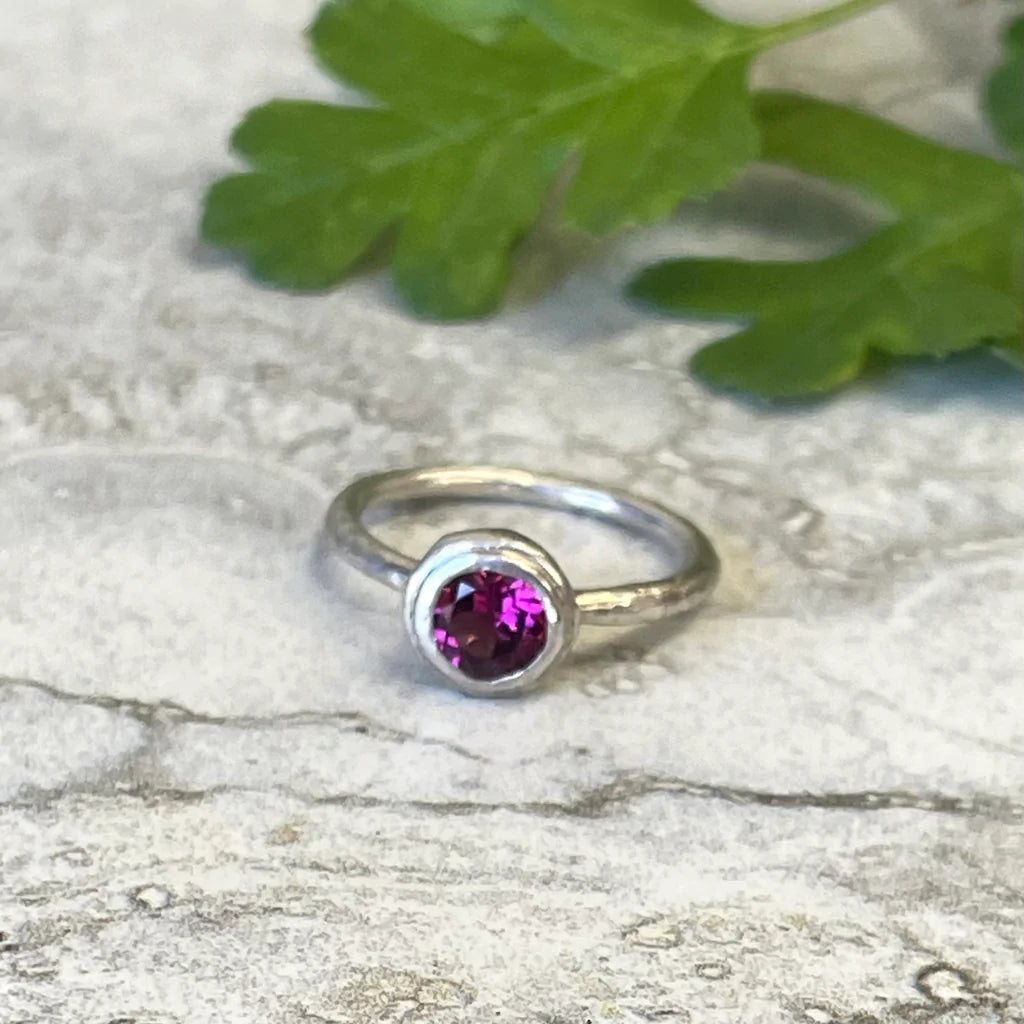 Bezel Pebble Garnet Ring
